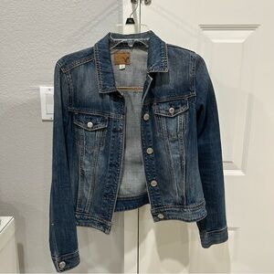 American eagle vintage denim jacket (excellent condition)